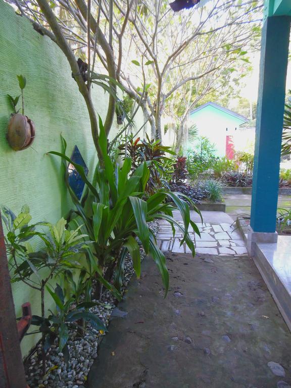 Hotel Lazy Monkey Senggigi Exterior foto